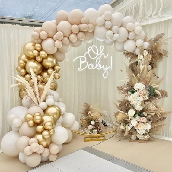 Gender reveal Oh Baby, arche dorée et fleurs
